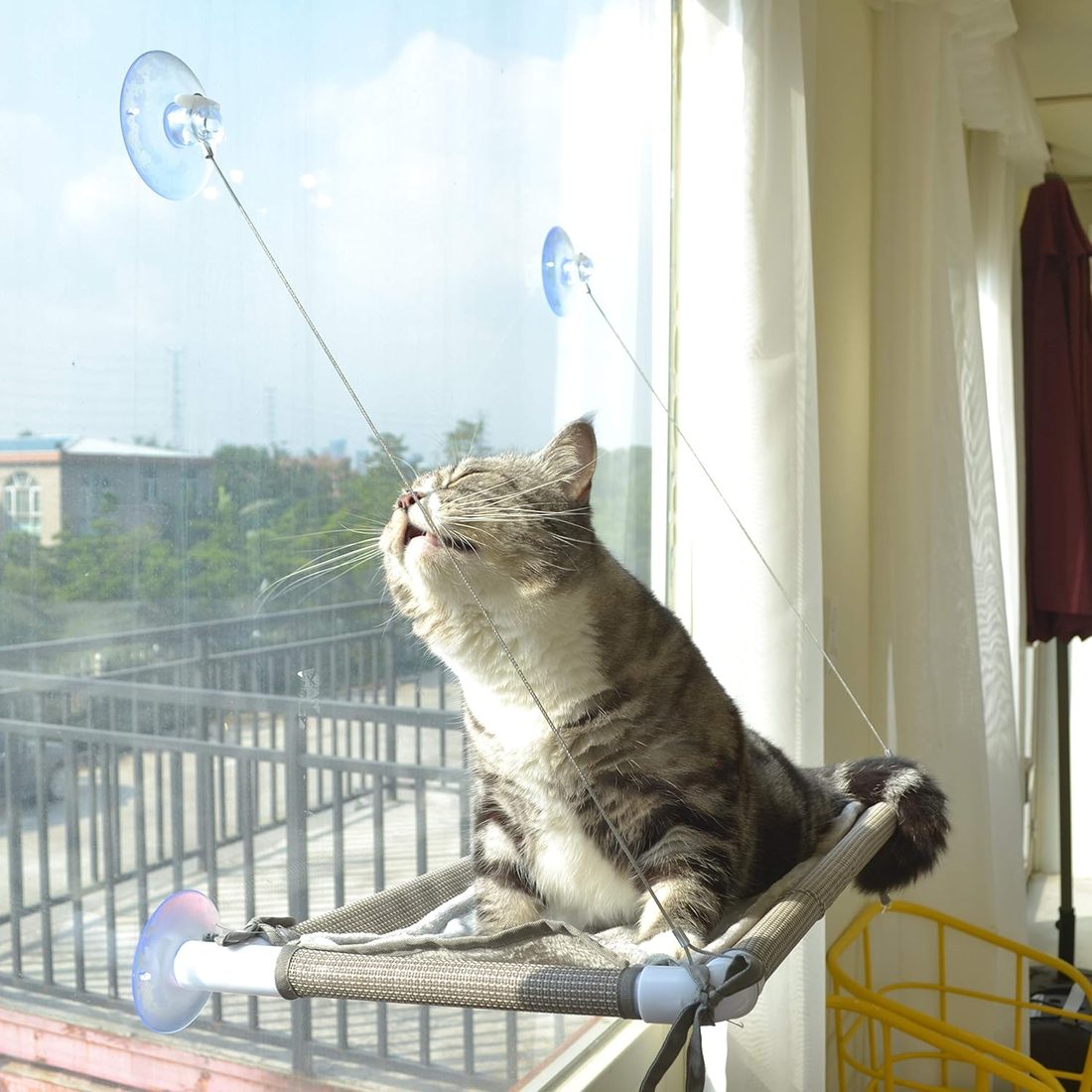 Гамак на окно для кошек