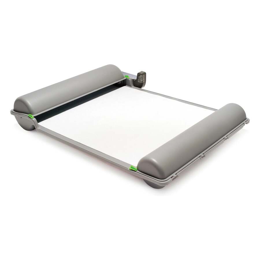 Automatická psí toaleta BrilliantPad Smart v tříčtvrtečním pohledu s čistou podložkou