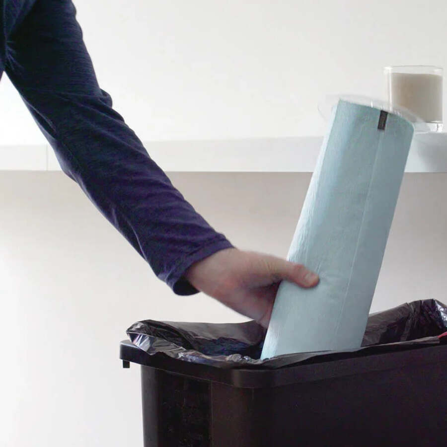 Uzavřená použitá role se bez zápachu a kontaktu vyhodí do koše